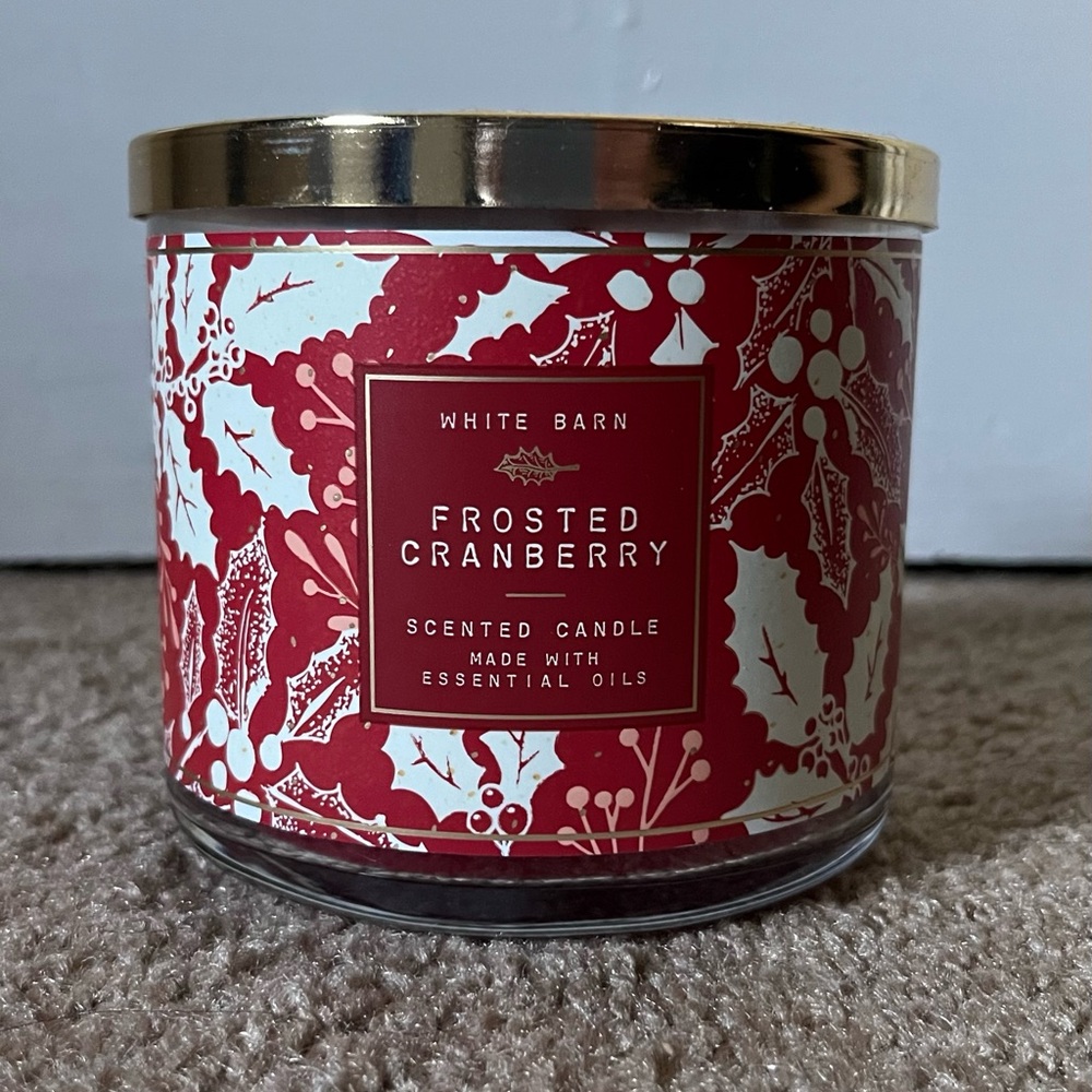 White Barn Bath & Body Works Frosted  Cranberry 3-Wick Candle 14.5 oz